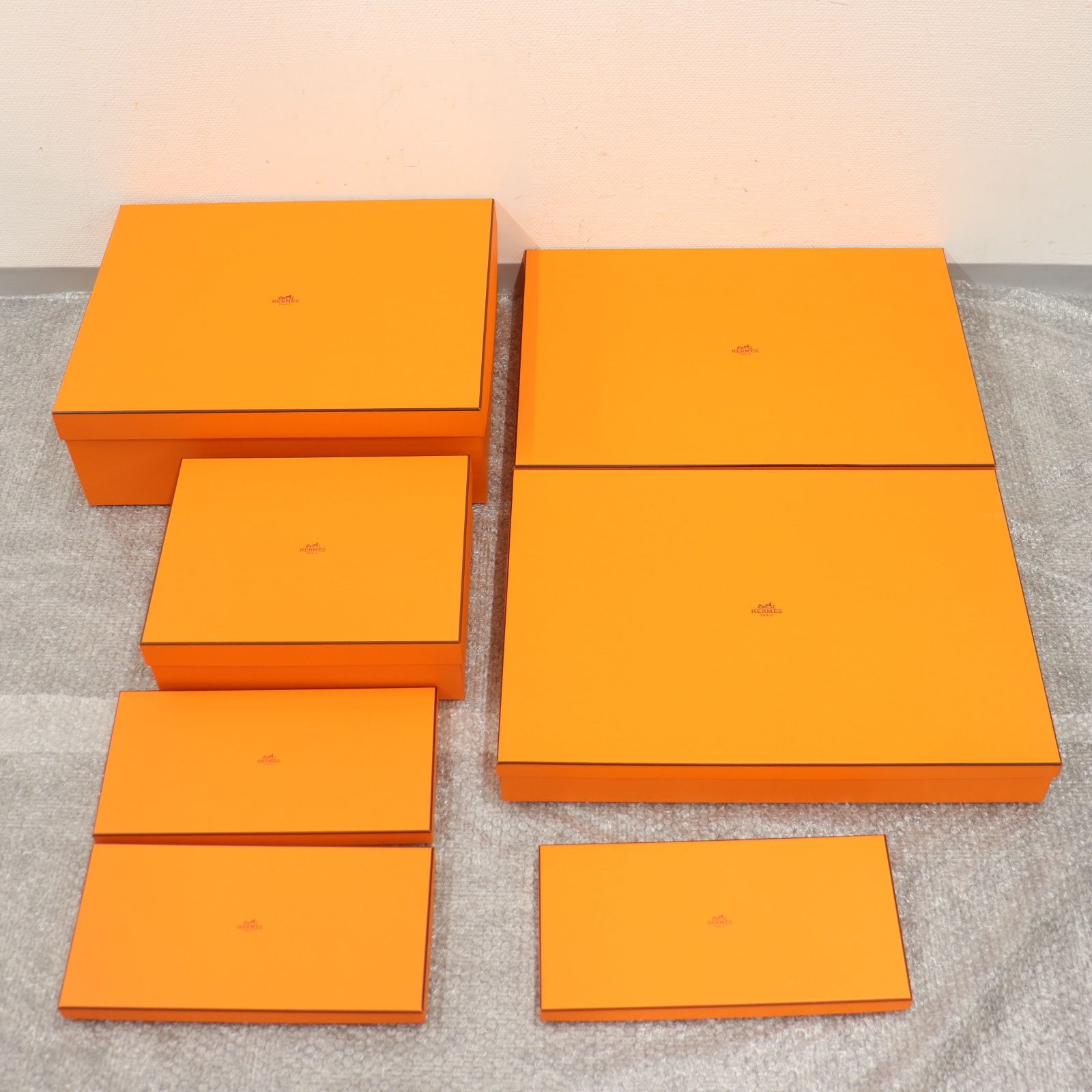 HERMES　エルメス　空箱　オレンジボックス　リボン 空箱】HERMES ギフトボックス オレンジ リボン付き - メルカリ