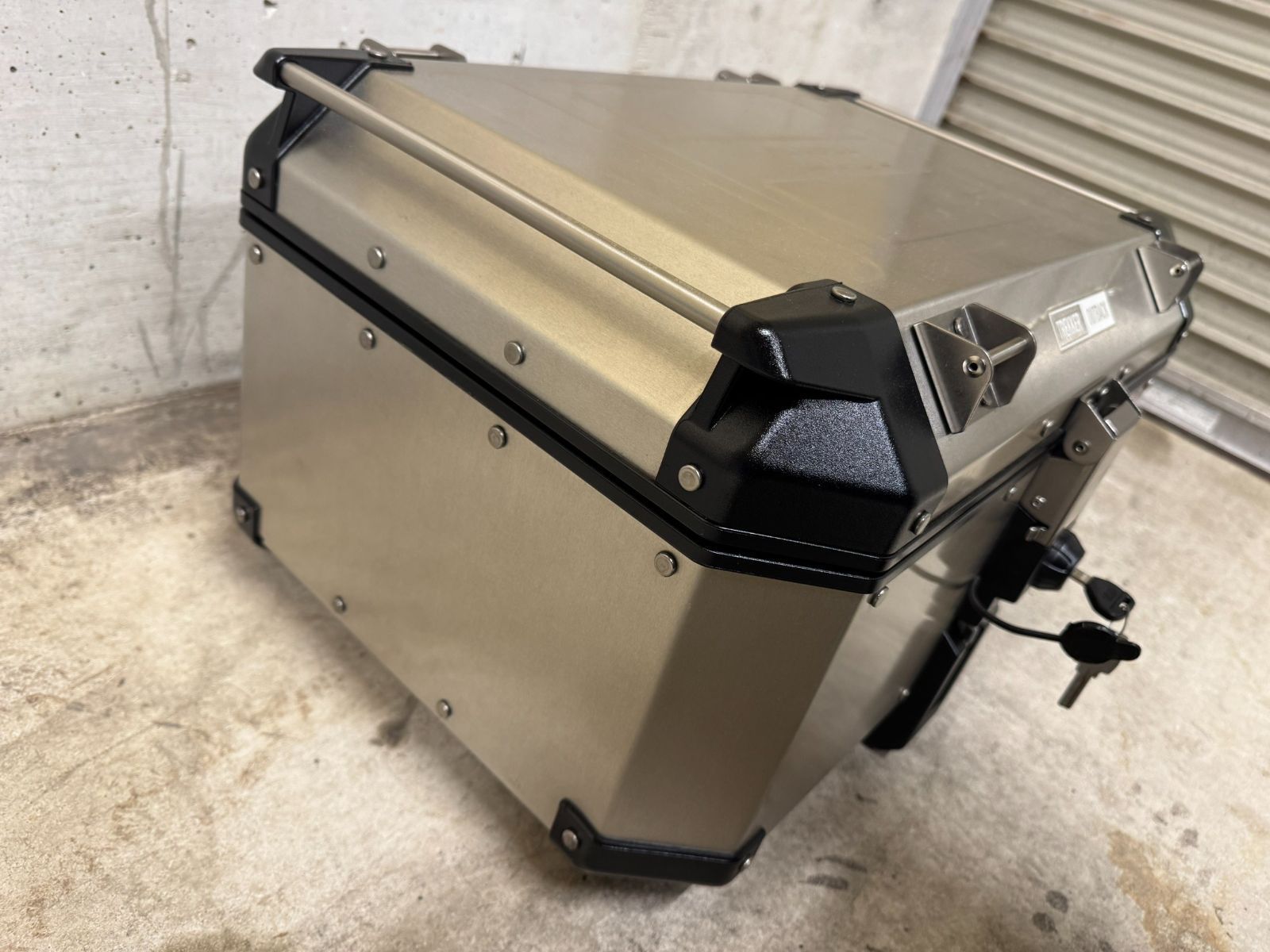 GIVI トレッカーアウトバック 58L（OBKN58A）モノキー アルミトップ 