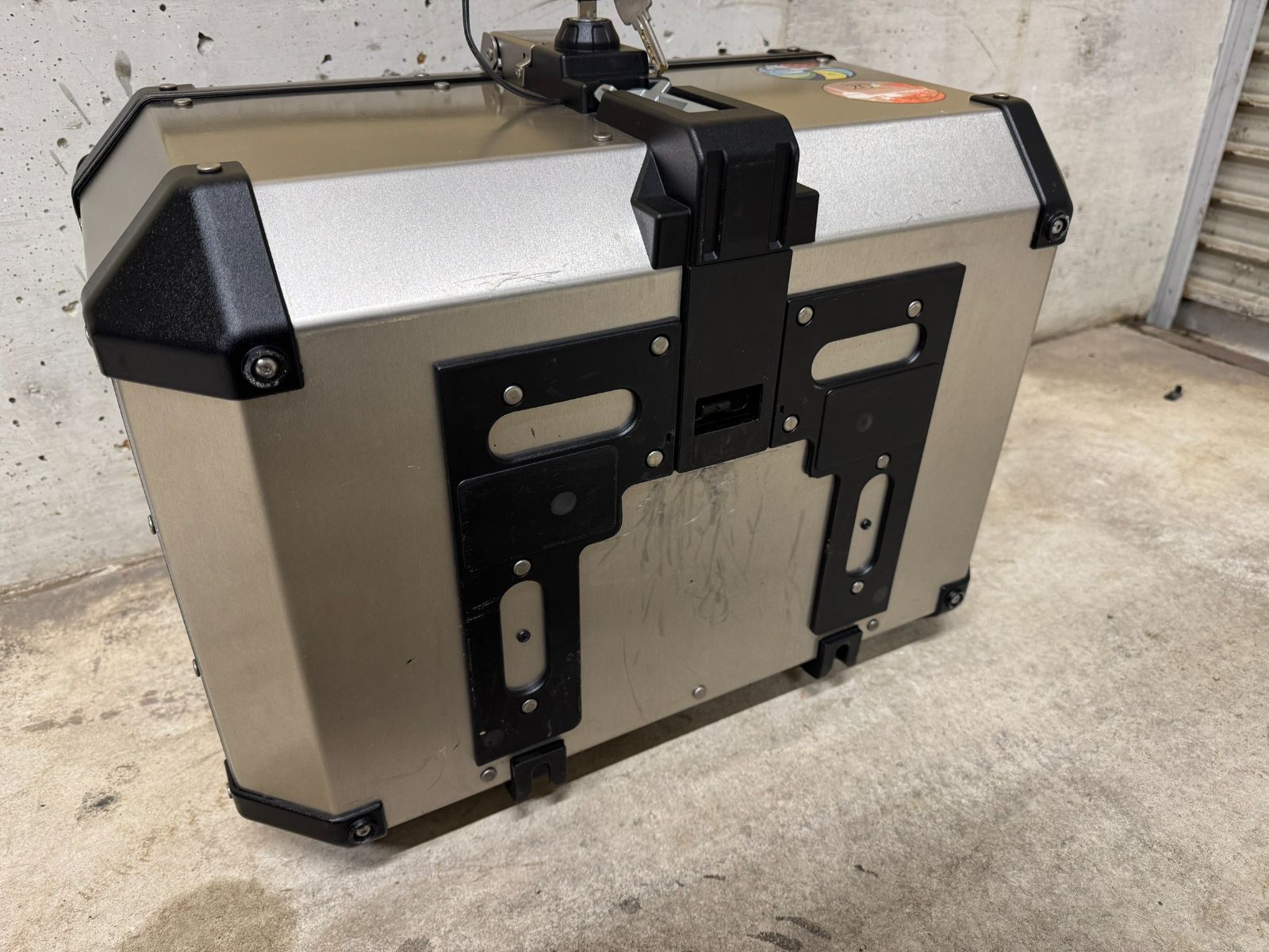 GIVI トレッカーアウトバック 58L（OBKN58A）モノキー アルミトップ 