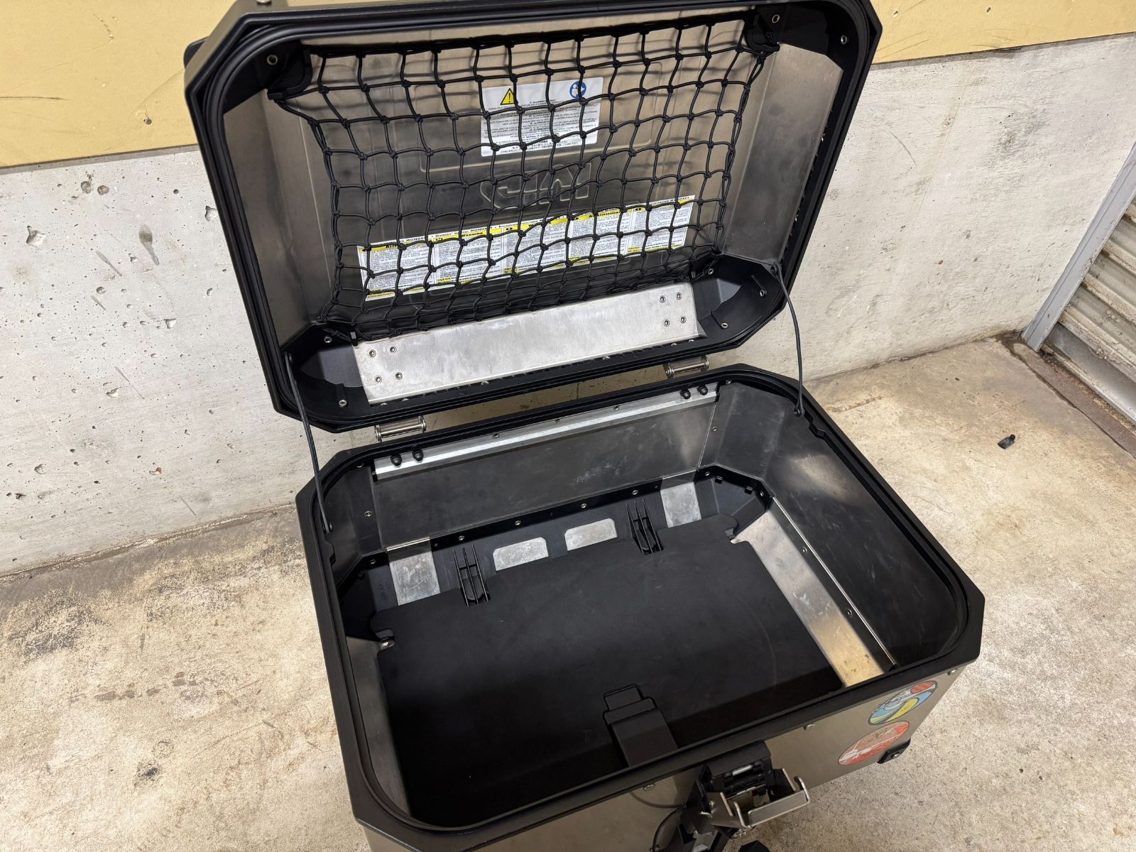 GIVI トレッカーアウトバック 58L（OBKN58A）モノキー アルミトップ 