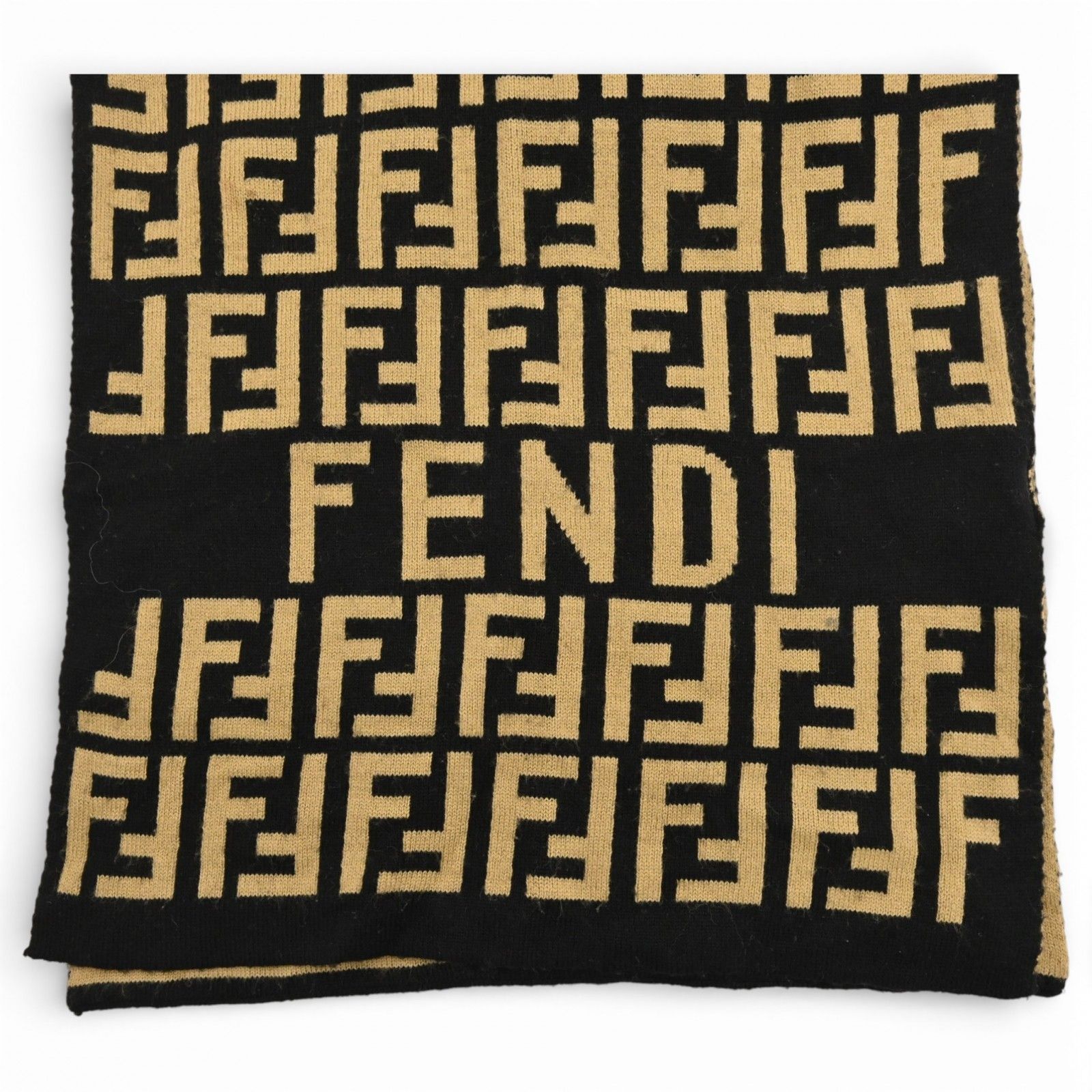 フェンディ ズッカ マフラー ブラック×ベージュ Bランク fe8510jk