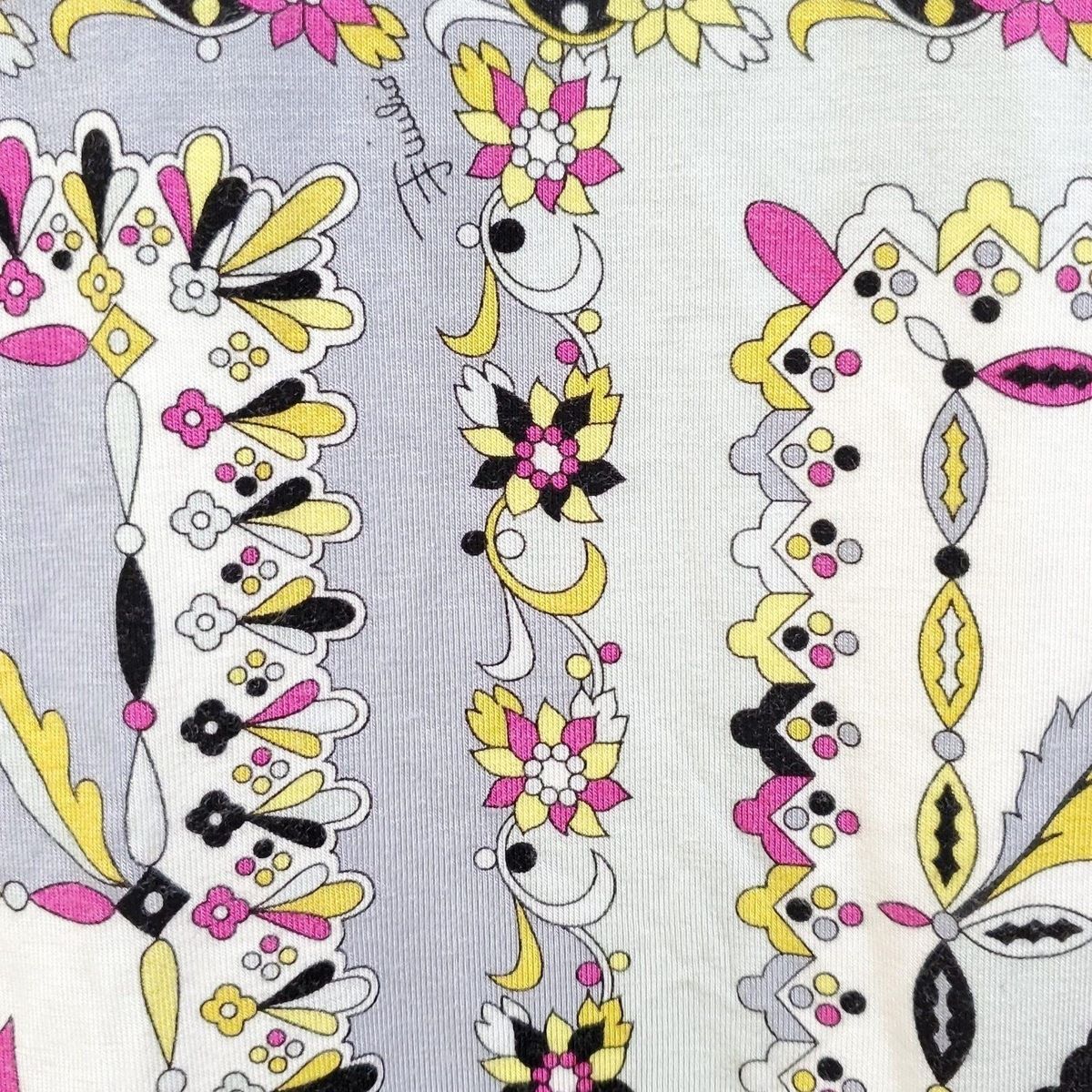 PUCCI エミリオプッチ白コットンカラフル花柄プリントパンツ３８ EMILIO PUCCI(PUCCI)(エミリオプッチ) 長袖カットソー サイズS