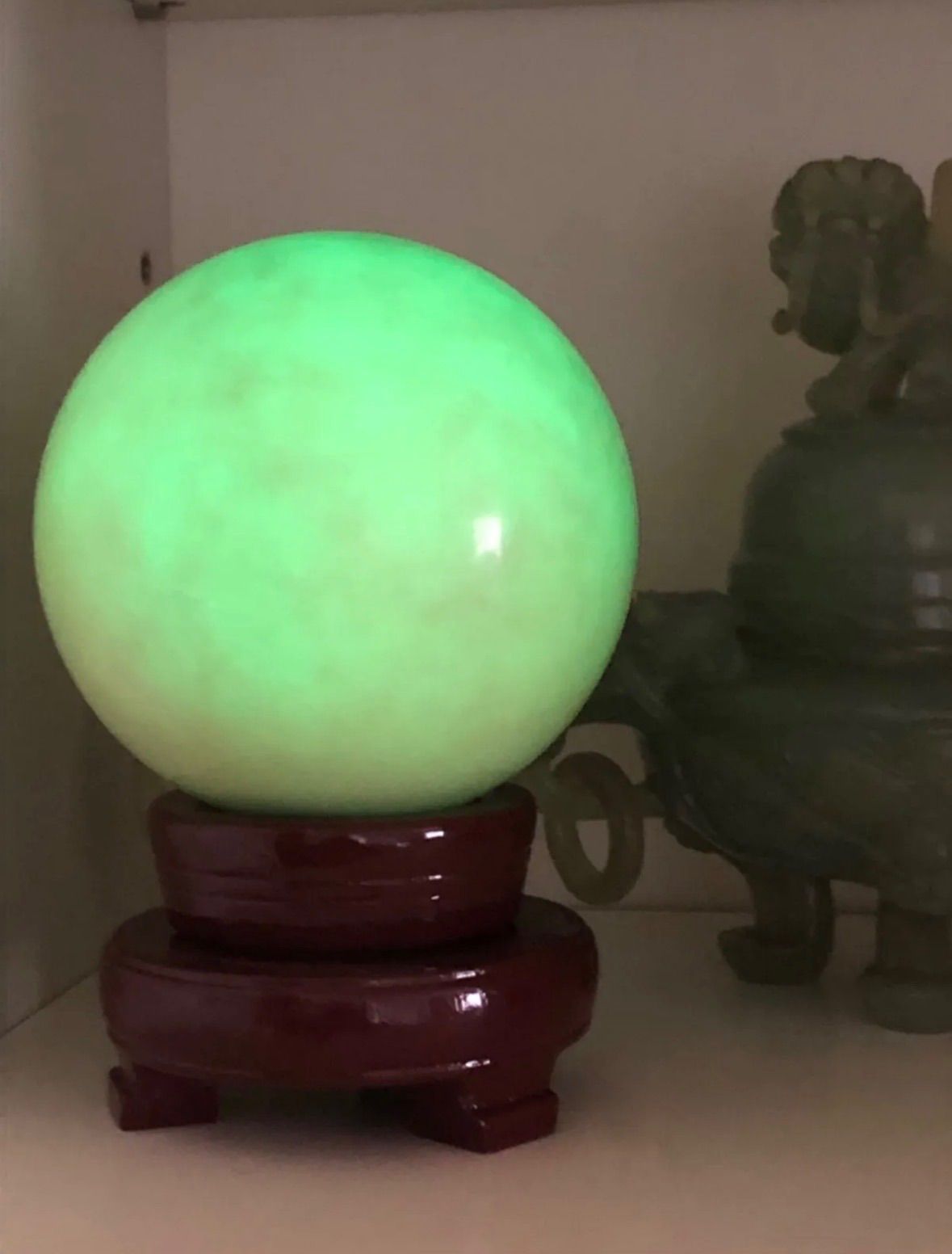 超綺麗不思議な緑夜光丸玉 10cm回転可能な木製の台座付き2075-1/4 超綺麗不思議な緑夜光丸玉 10cm回転可能な木製の台座付き2075-4/4