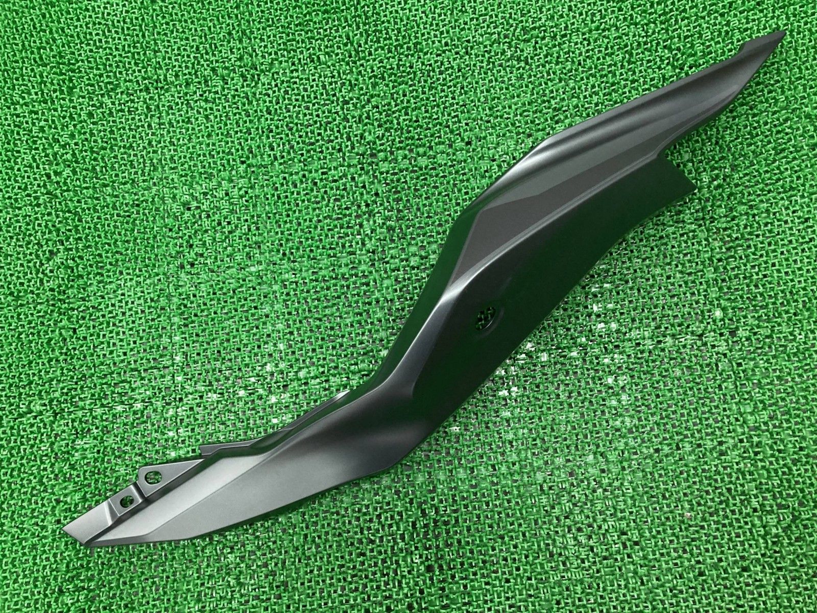 状態確認用④ あめ出品 カワサキ（Kawasaki） ZX-4R シートカウル 左 36041-0054