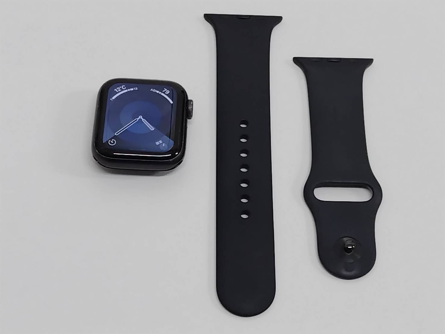 Apple Watch SE 第1世代/GPS/40mm/A2351/スペースグレー〈MYDP2J/A
