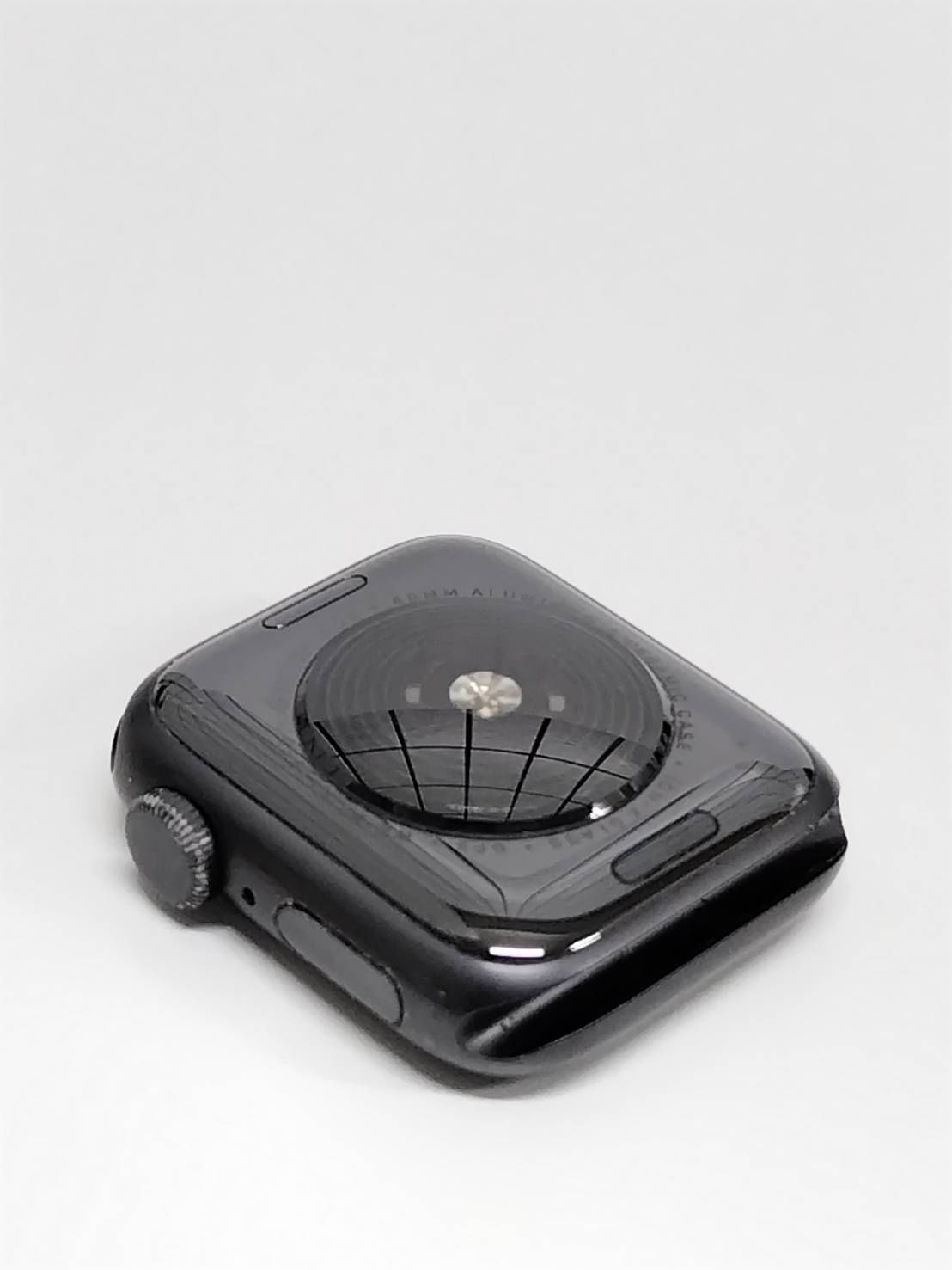 Apple Watch SE 第1世代/GPS/40mm/A2351/スペースグレー〈MYDP2J/A