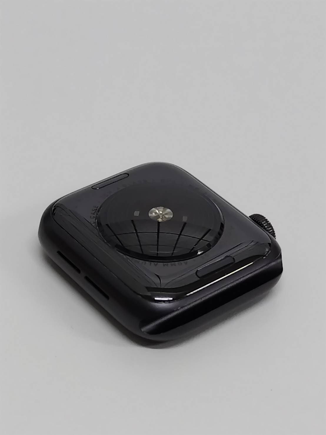 Apple Watch SE 第1世代/GPS/40mm/A2351/スペースグレー〈MYDP2J/A