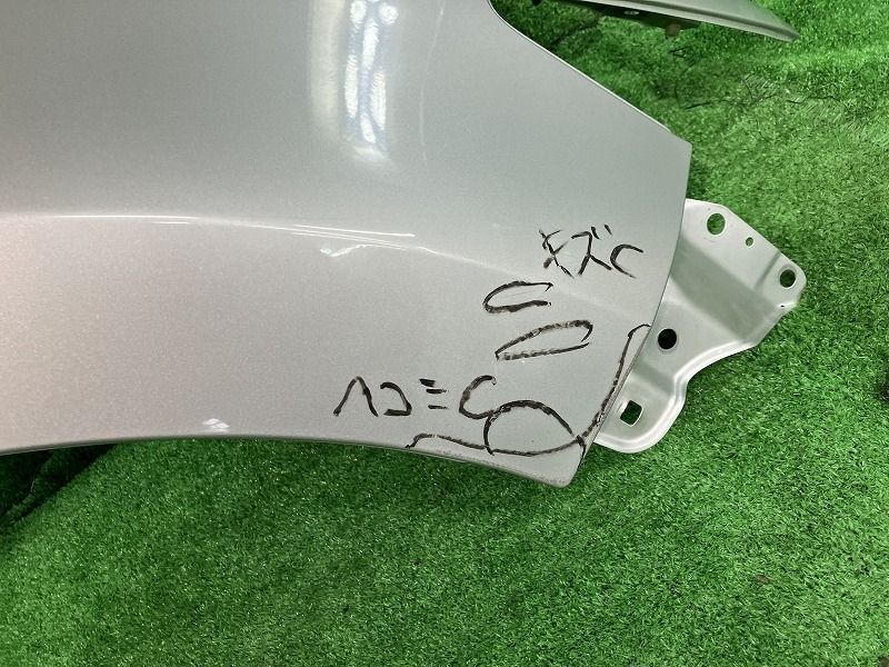 ひつじ 中古 ハリアー DBA-ZSU65W 右Fフェンダー 53811-48210 ハリアー AVU65W
