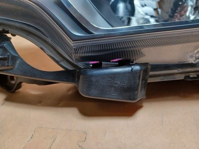 コーティング済 フィット GK4 左ヘッドランプ・ヘッドライト 13G F 