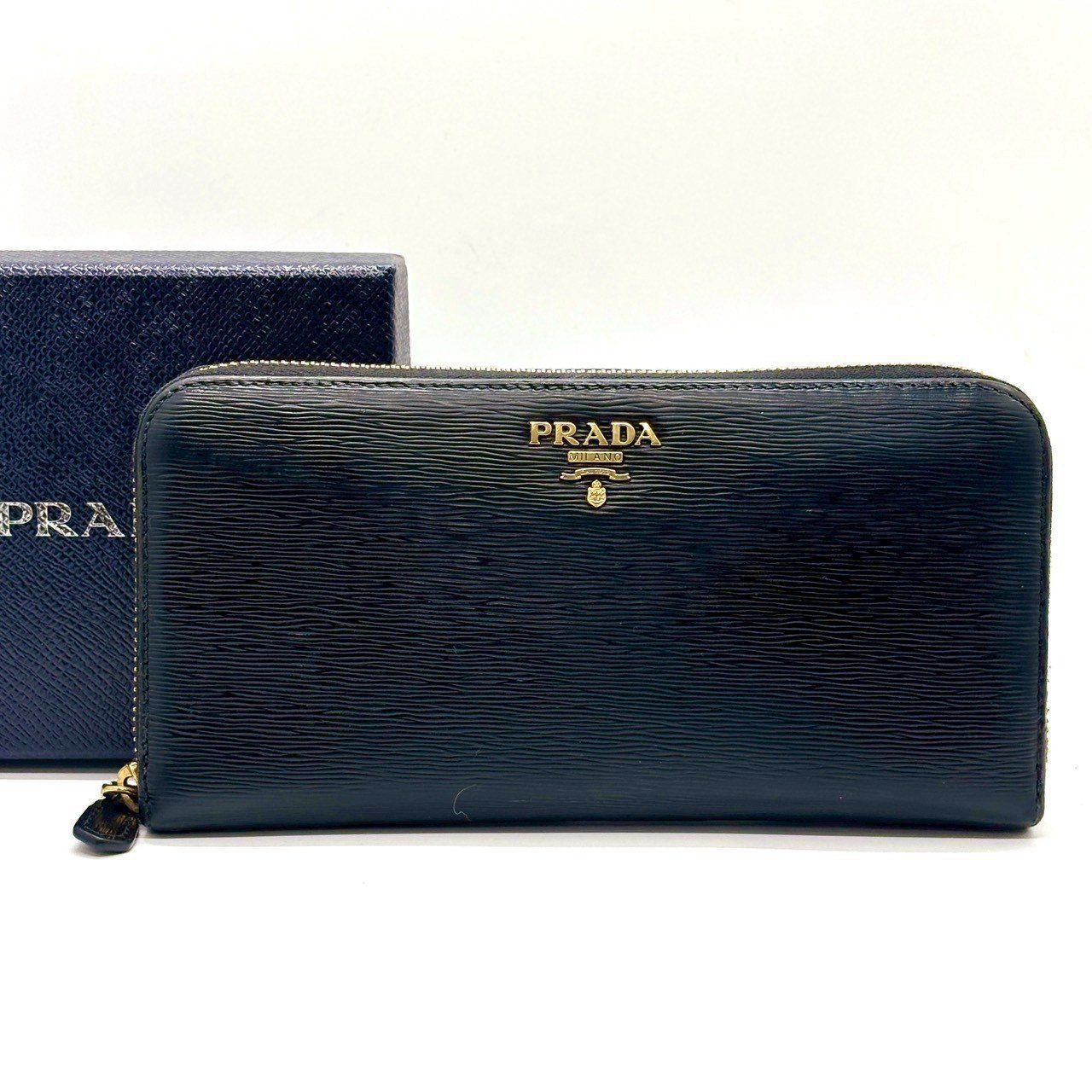 端正に宿る大人の品】 PRADA プラダ 長財布 ラウンドジップ 8カード