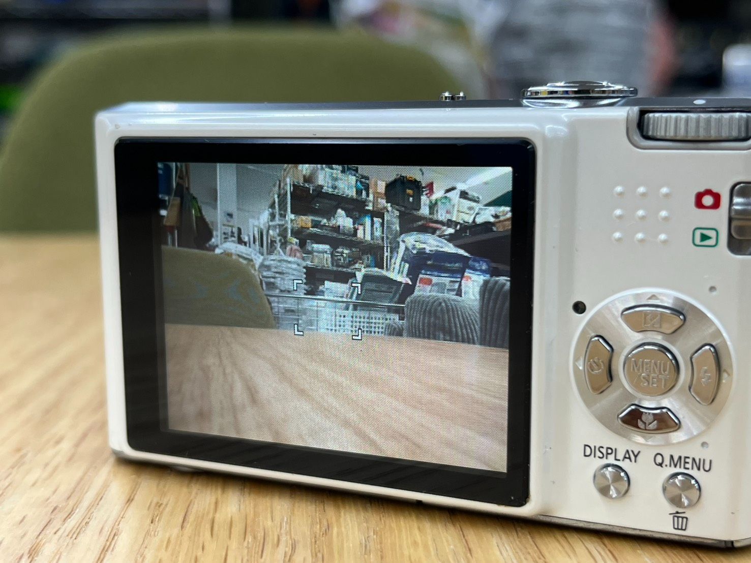 パナソニック Lumic DMC-FX37 ホワイト コンデジ 付属品一式あり パナソニック コンパクトデジカメ DMC-FX37 ホワイト LUMIX コンデジ