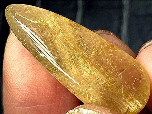 AAA級天然ゴールドルチルクォーツ原石B80P3/390P60D AAA級天然ゴールドルチルクォーツ原石B80P3/390P60D