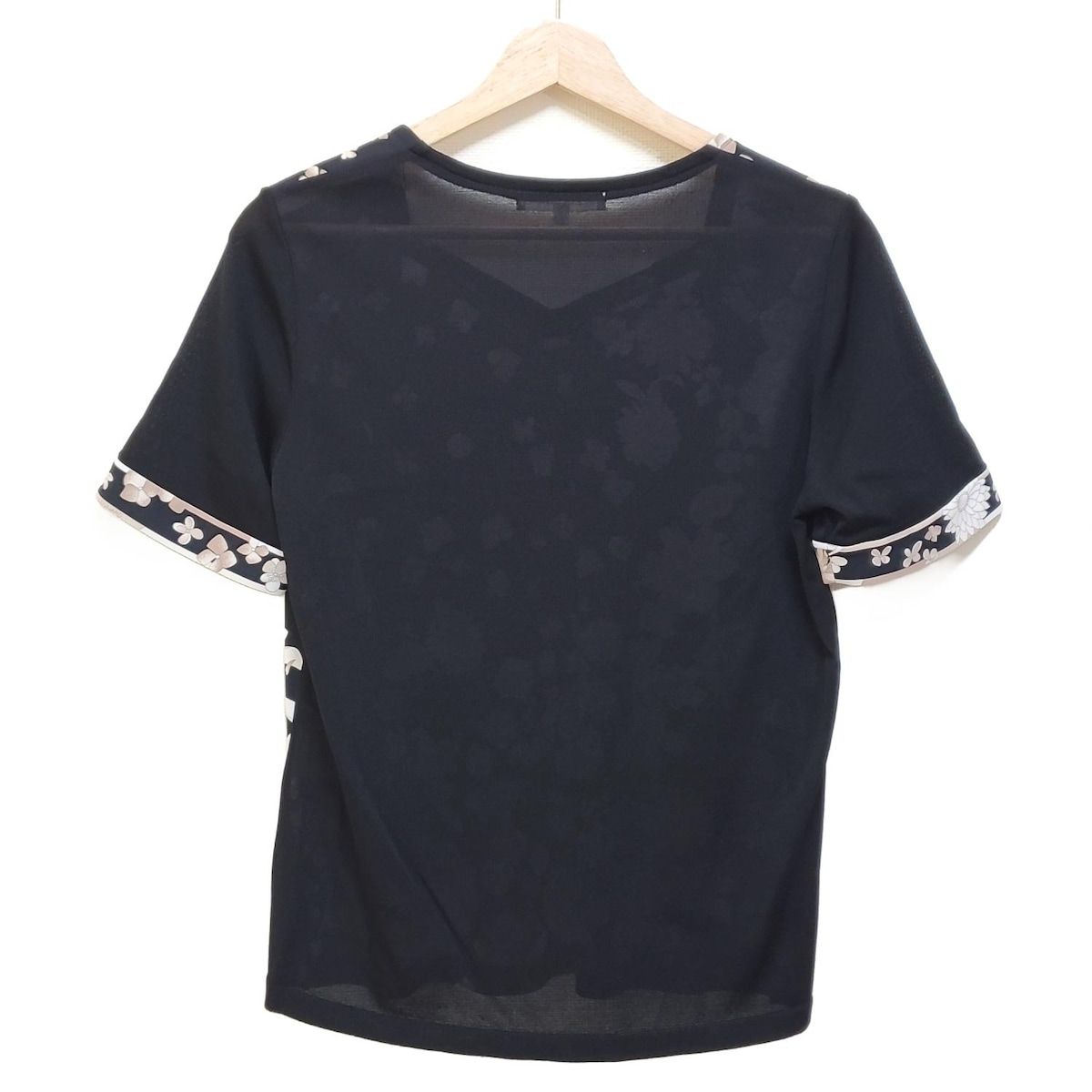 【 LEONARD 】 美品　半袖　カットソー黒　サイズ42 LEONARD 】 美品 半袖 カットソー黒 サイズ42 LEONARD(レオナール