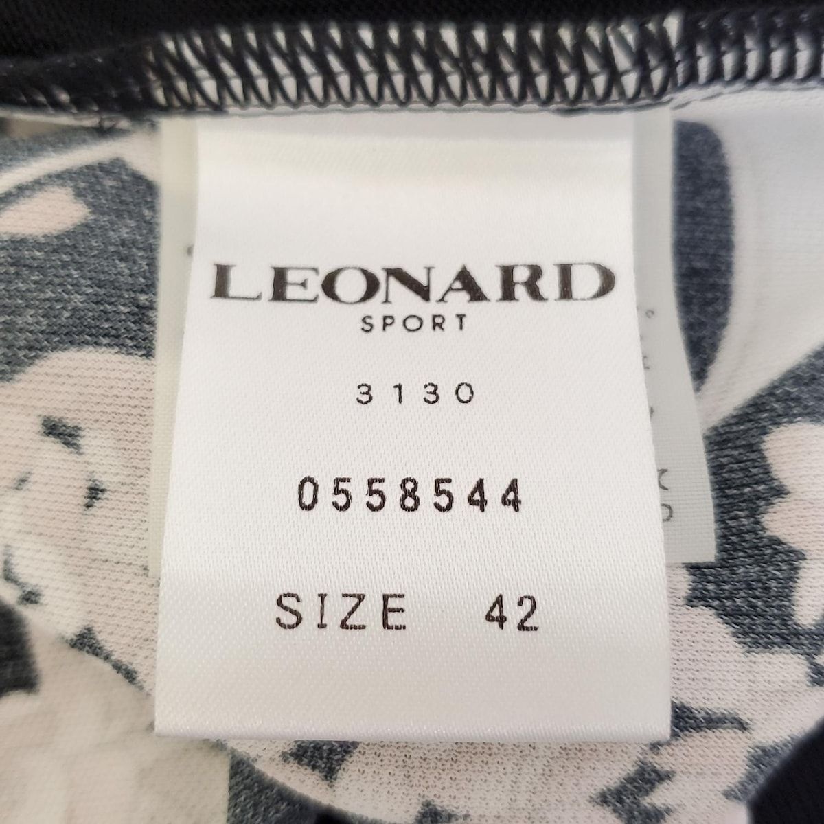 【 LEONARD 】 美品　半袖　カットソー黒　サイズ42 LEONARD(レオナール) 半袖カットソー サイズL レディース - 黒 クルー