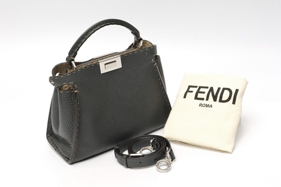 フェンディ / FENDI ピーカブー アイコニック エッセンシャリー 8BN302