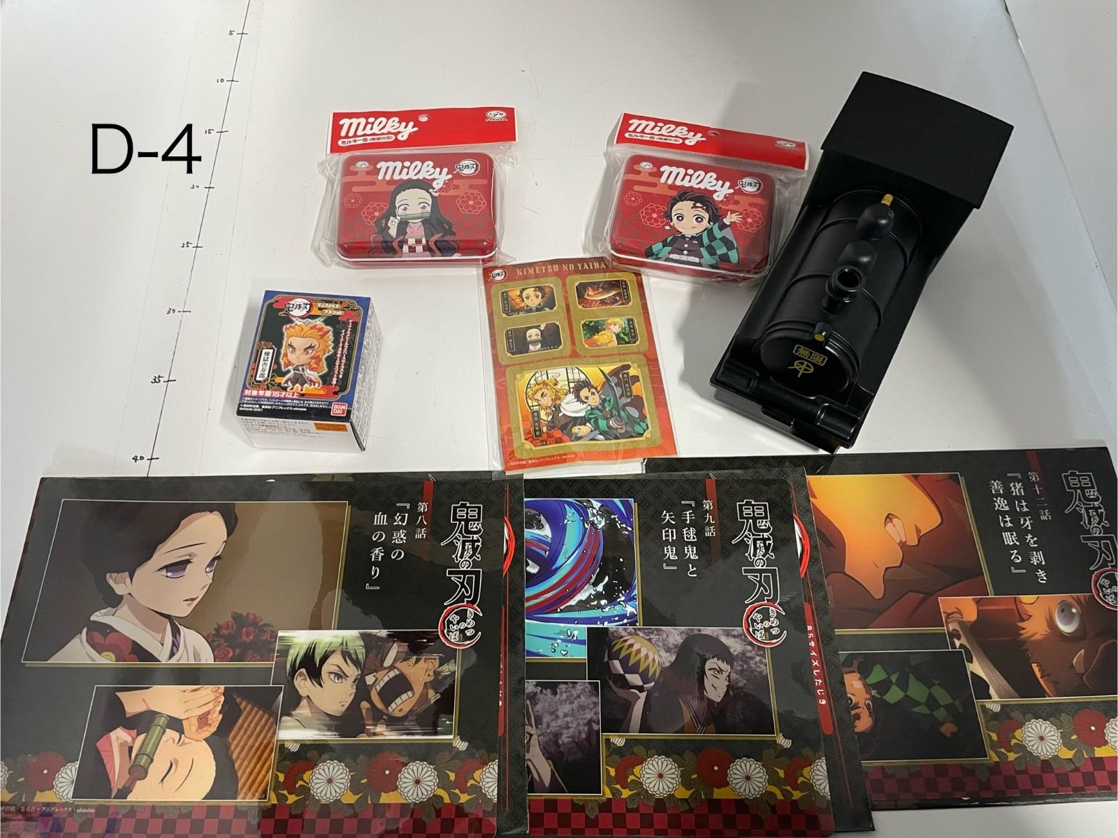 鬼滅の刃 からあげクン入れ無限列車 下敷き3枚 ミルキー缶2個(中身無し