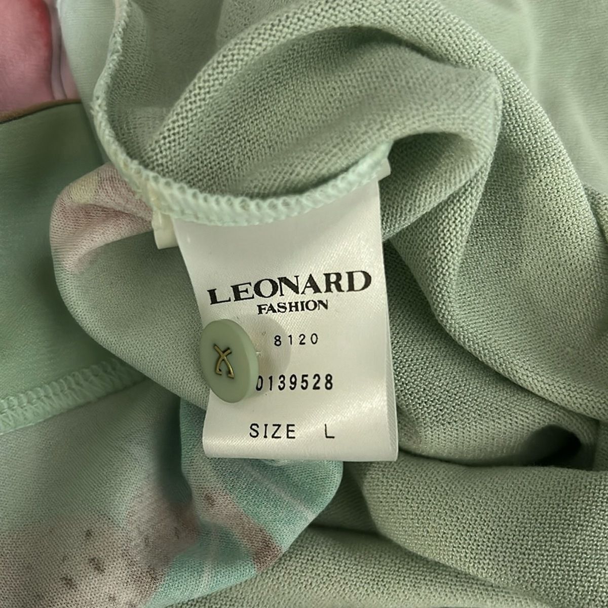 希少✨レオナール　カンカン素材　花柄 　長袖カーディガン　釦付き　グリーン 希少✨レオナール カンカン素材 花柄 長袖カーディガン 釦付き グリーン