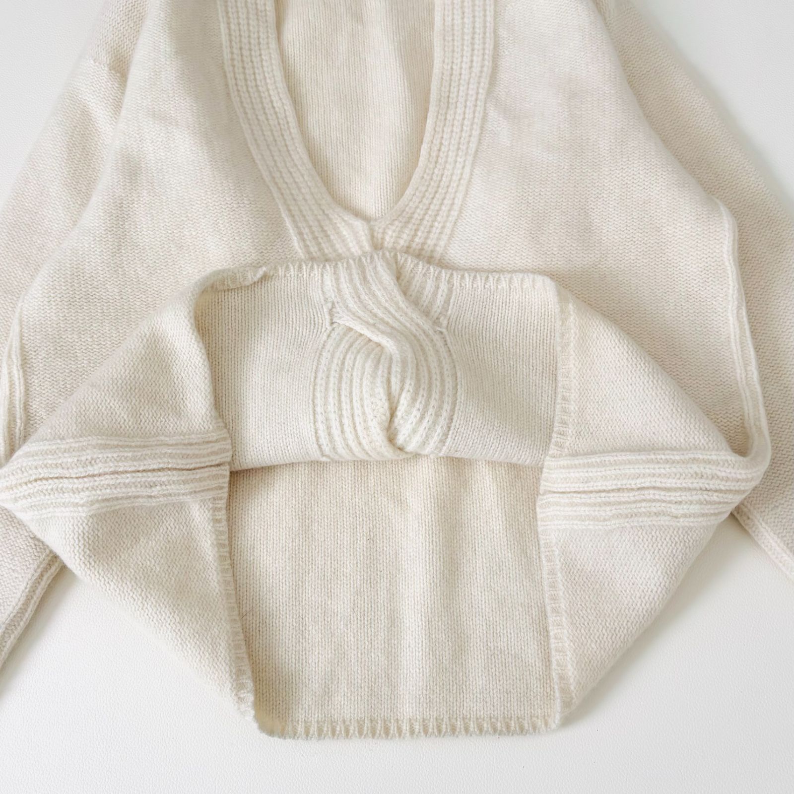 GALERIE VIE ギャルリー・ヴィー ウール100％ 深Vネックニット 太