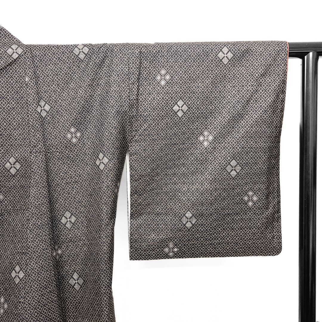 小紋 大島紬 割菱 幾何学 黒地 泥染 お洒落 着物 124b d ms - メルカリ