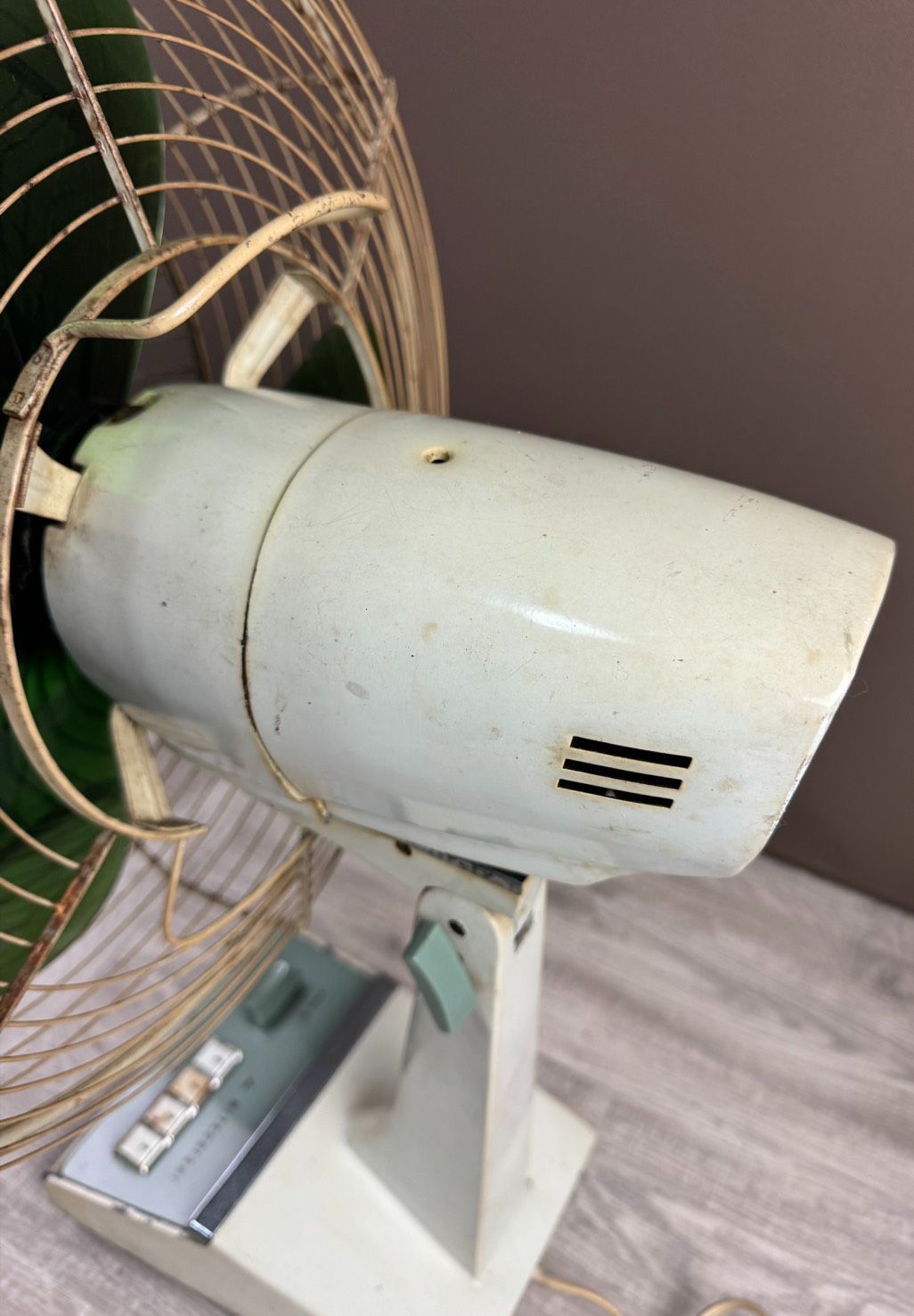 【希少昭和レトロ】三菱扇風機D35-L2型 三枚羽 細目扇 色調オリーブ 動作品 希少昭和レトロ】三菱扇風機D35-L2型 三枚羽 細目扇 色調オリーブ 動作