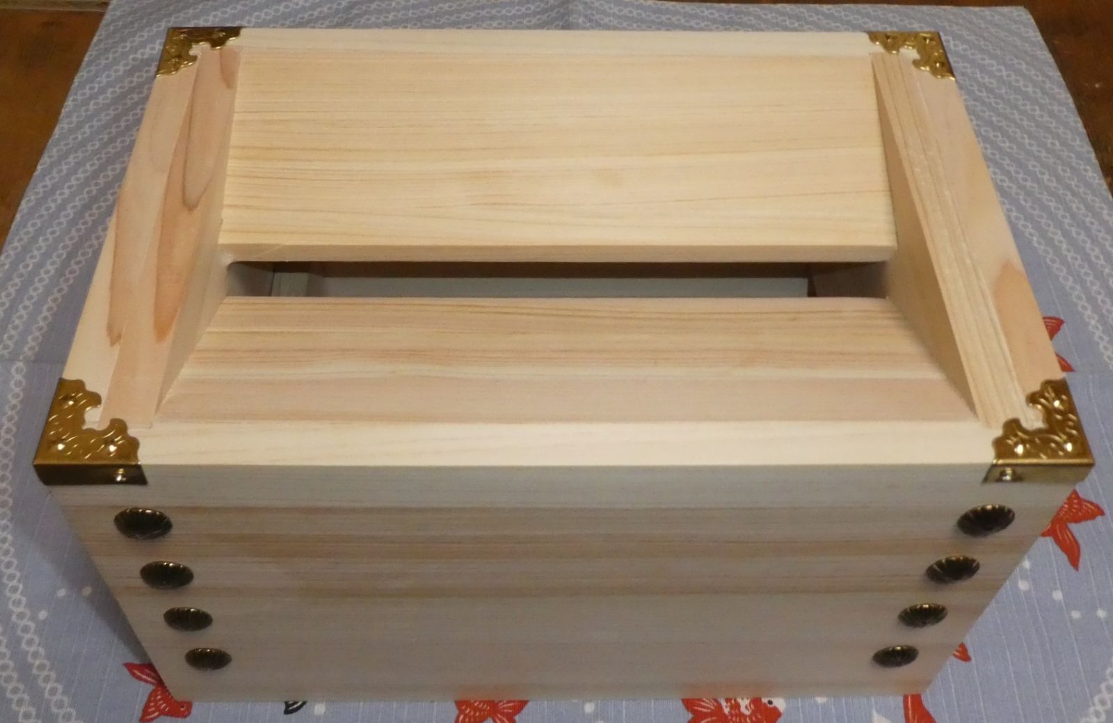 開運 お賽銭貯金箱（桧）上部角金色付 大菊鋲 38 - メルカリ