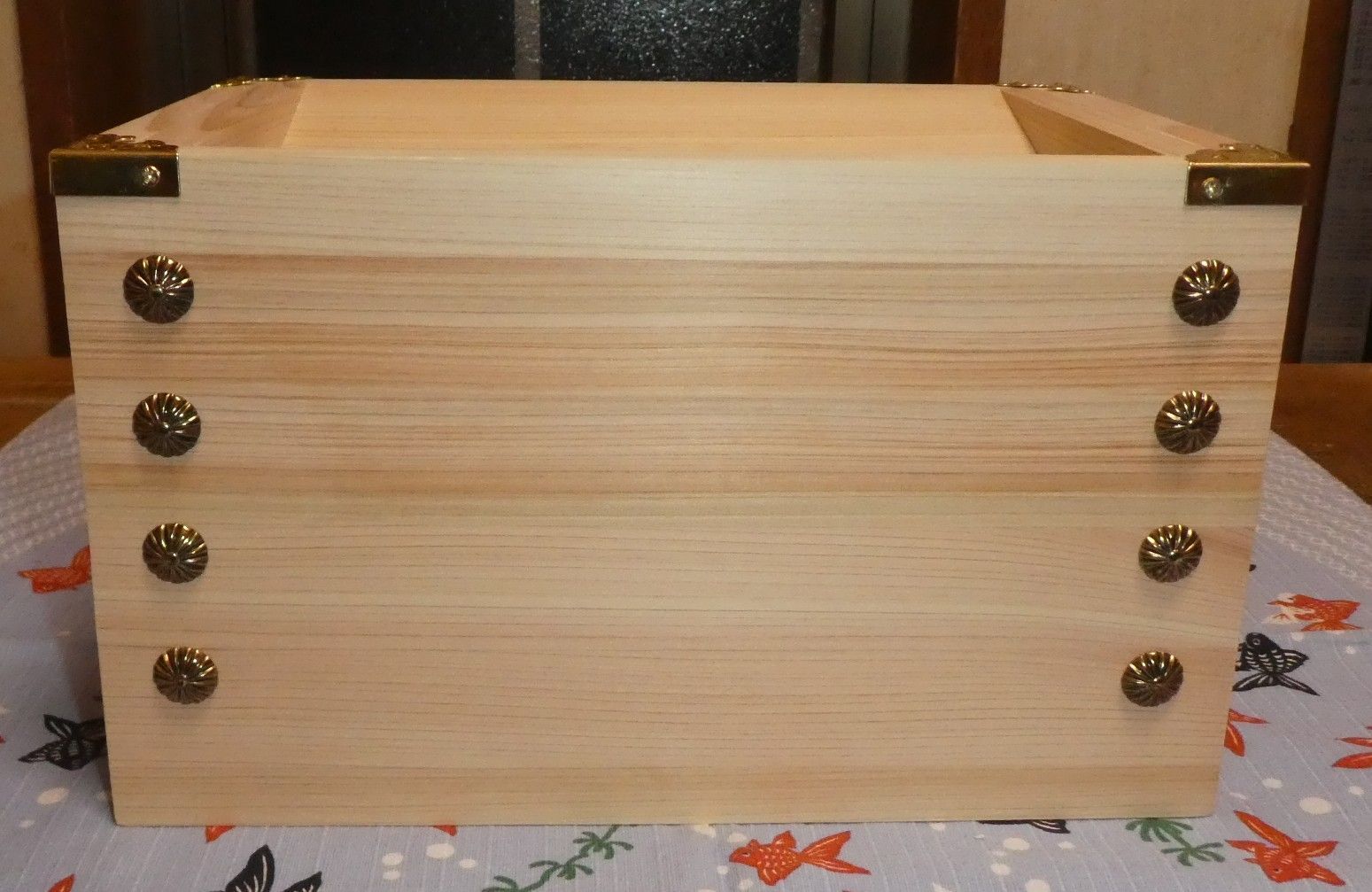 開運 お賽銭貯金箱（桧）上部角金色付 大菊鋲 38 - メルカリ