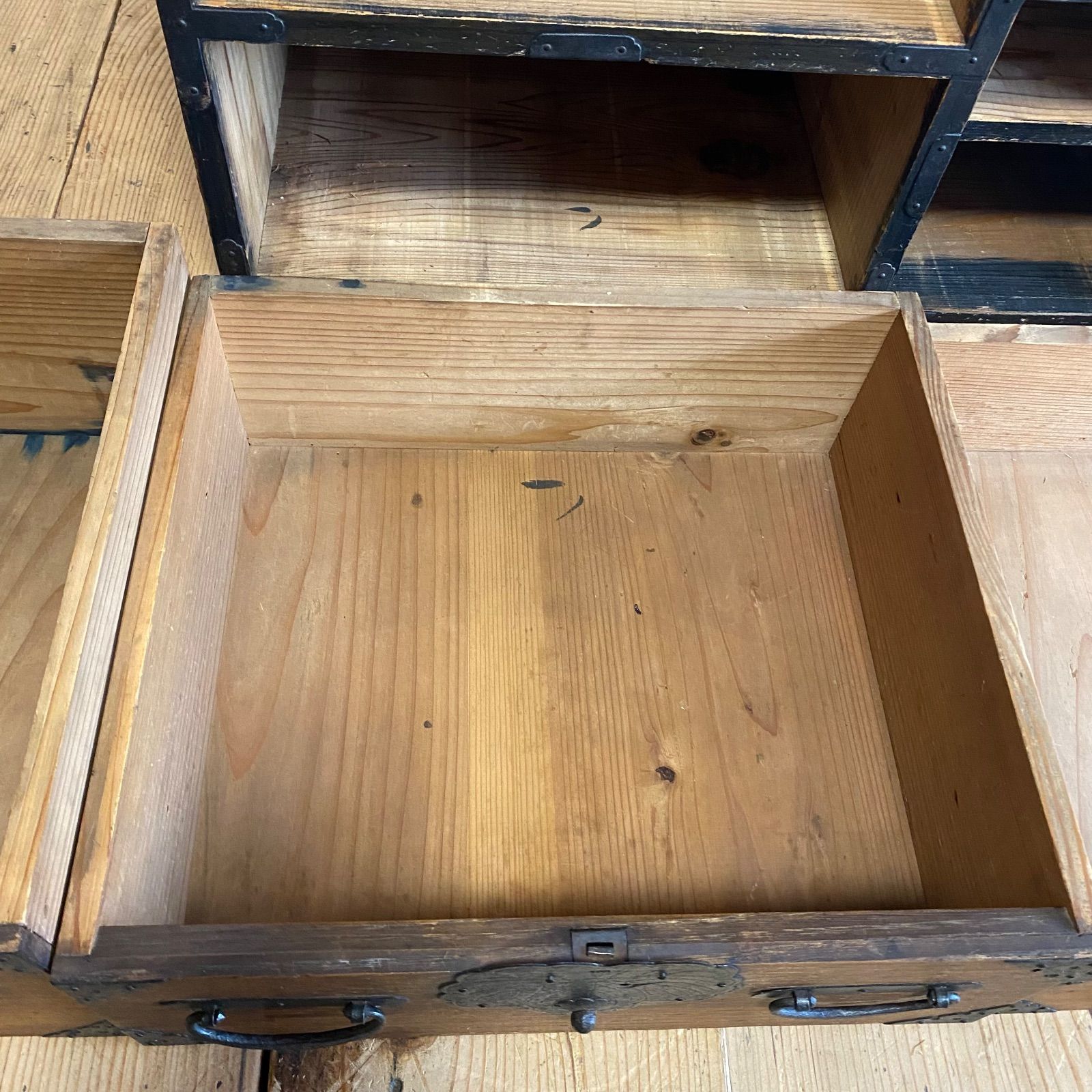 和箪笥 和タンス 金具付き 収納家具 レトロ アンティーク 楽天市場】味わいのある家具 和箪笥 箪笥 和ダンス リメイク品 幅90cm