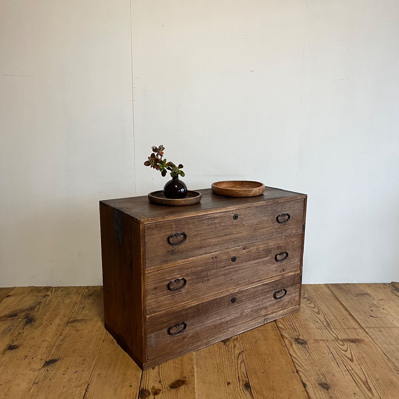 アンティーク 引出し4杯 3段 和箪笥 ローチェスト 古家具 テレビ台 大正から昭和初期頃の四尺箪笥ローボード｜幅119cm高さ66.5cm｜上質な