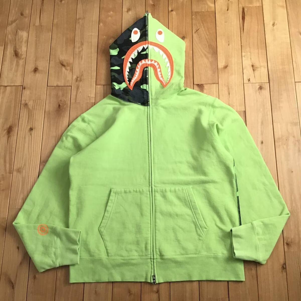 エイプ シャーク パーカー GIANT SHARK FULL ZIP HOODIE | bape.com