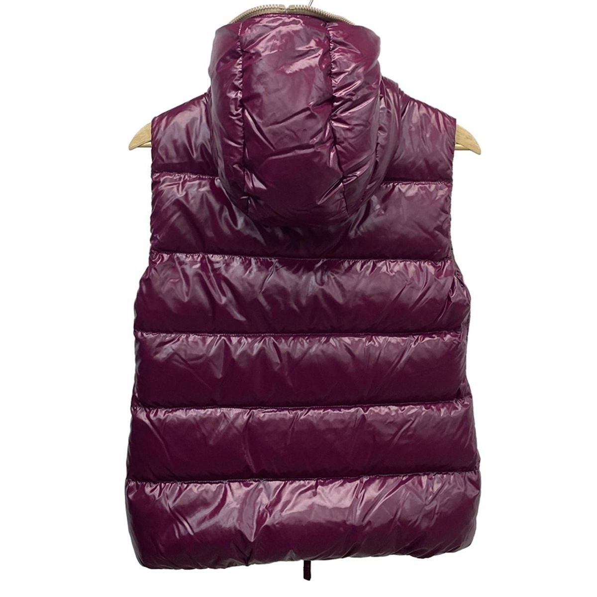 【美品】デュベティカ FEBE ダウンベスト 40 L相当 シャイニーブラック 美品】デュベティカ FEBE ダウンベスト 40 L相当 シャイニーブラック