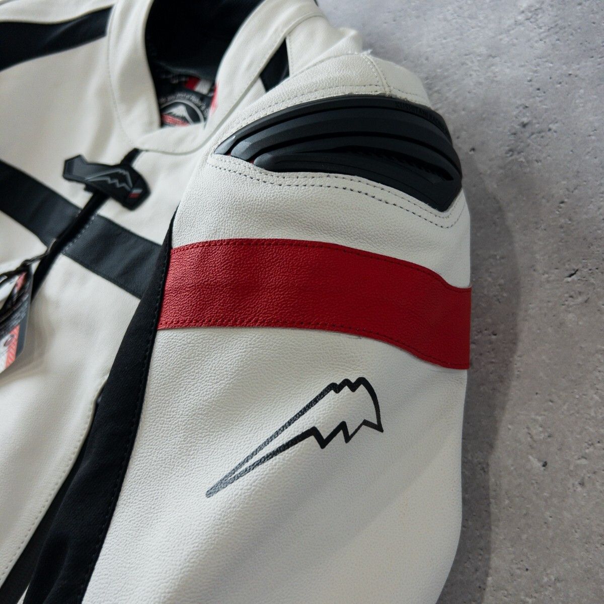 定価8.6万 新品 未使用 KUSHITANI クシタニ K-0709 プロテクター入り