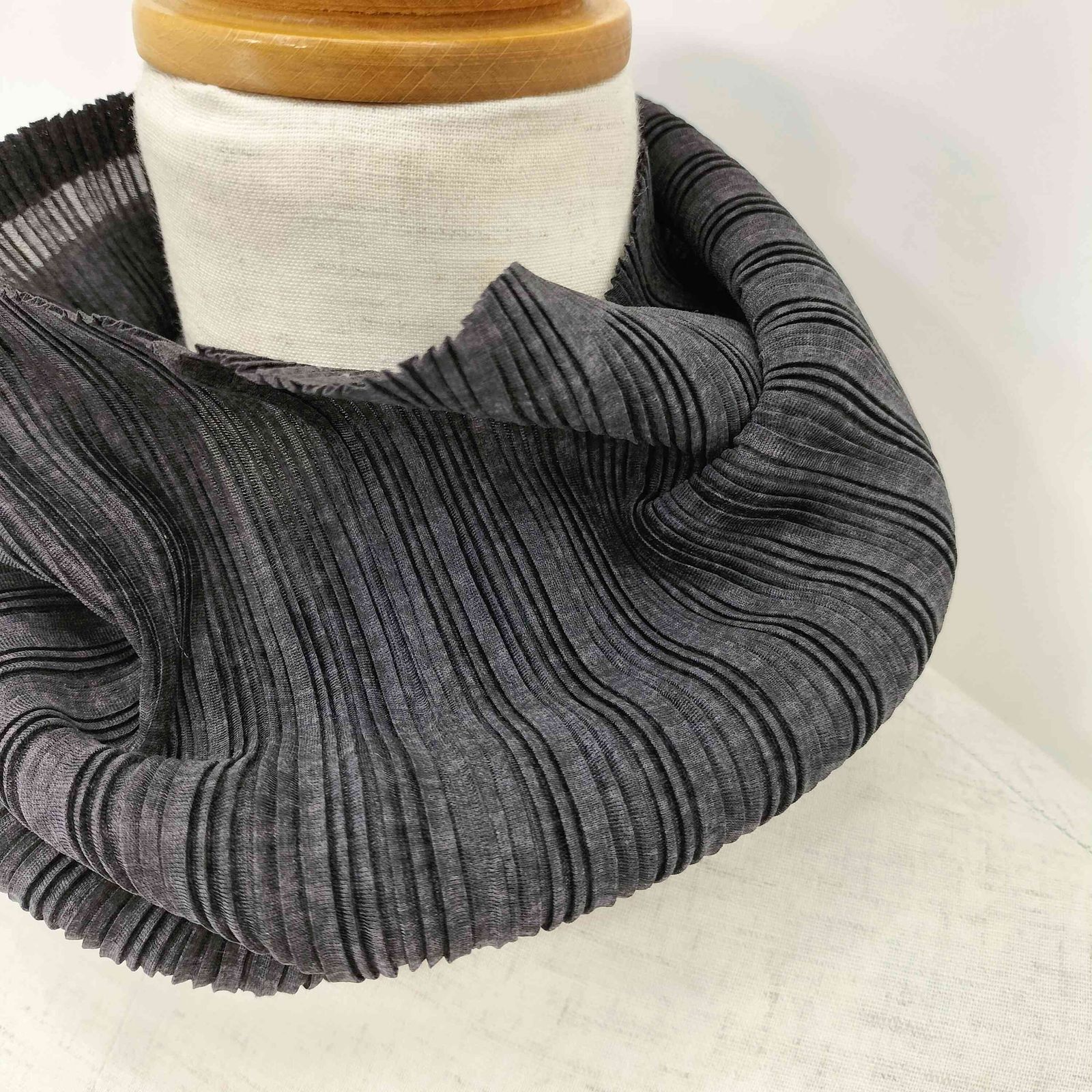 未使用品　プリーツプリーズ イッセイミヤケ オーチューブ ネックウォーマー 首巻 未使用品 プリーツプリーズ イッセイミヤケ オーチューブ ネック