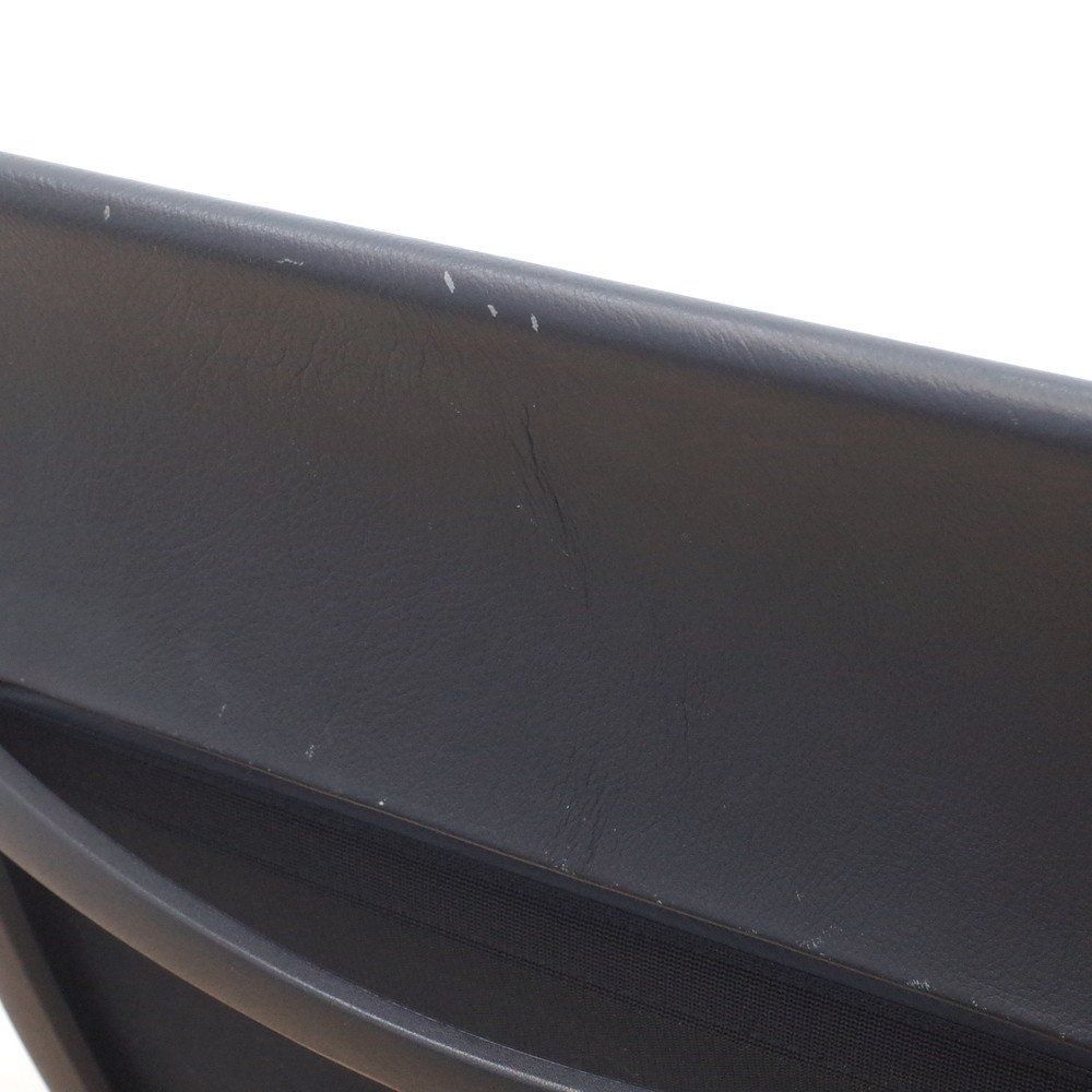 UP 肘付きオフィスチェア