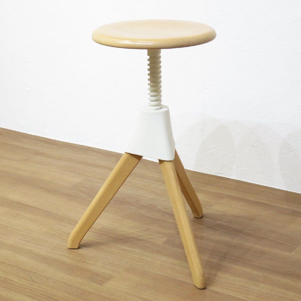 MAGIS マジス TOM AND JERRY トムアンドジェリー The Wild Bunch ナチュラル スツール デザイン 木製 丸椅子 チェア EG 19026