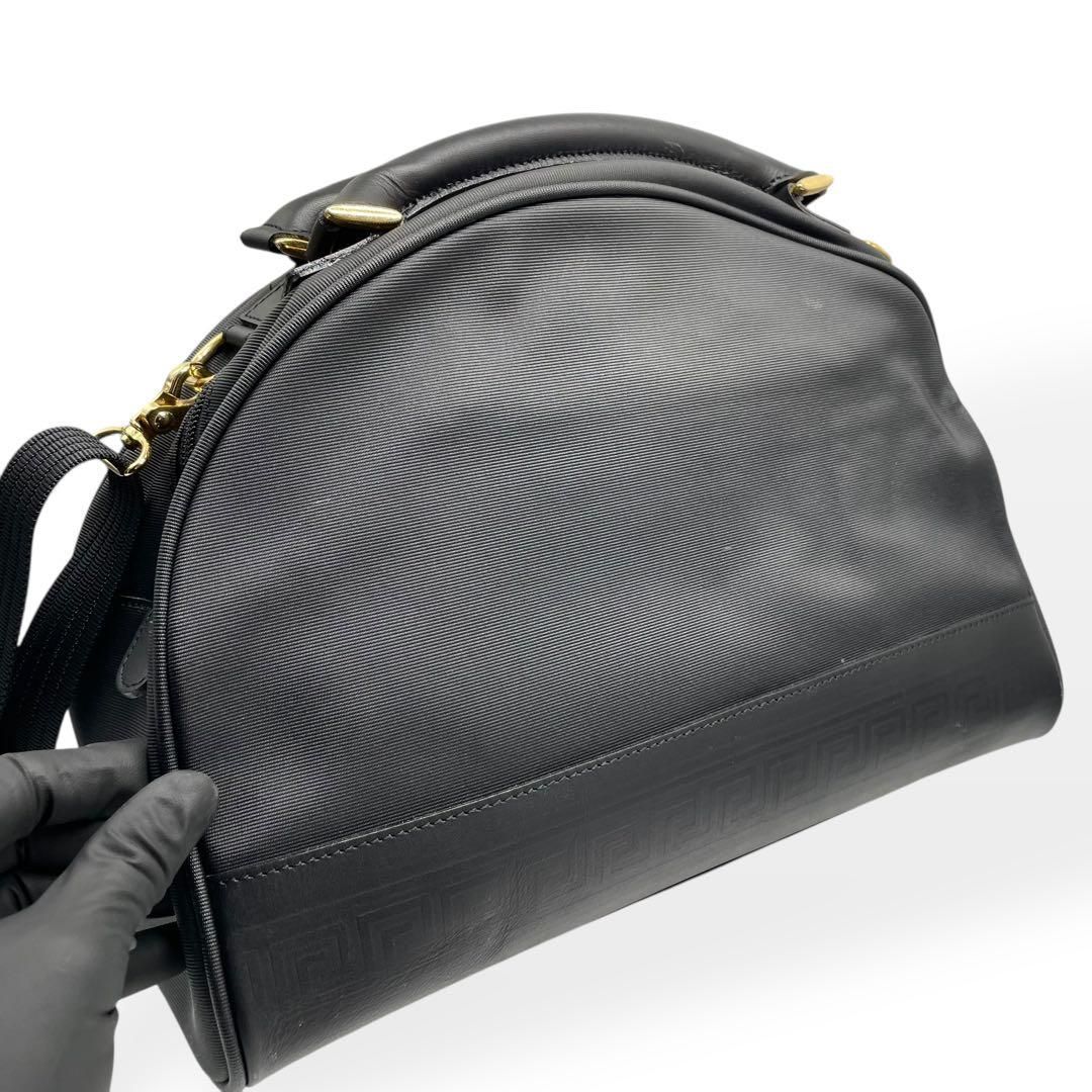 美品　希少　GIANNNI VERSACE 2way ショルダーバッグ　ブラック 美品 希少 GIANNNI VERSACE 2way ショルダーバッグ ブラック 【公式通販】