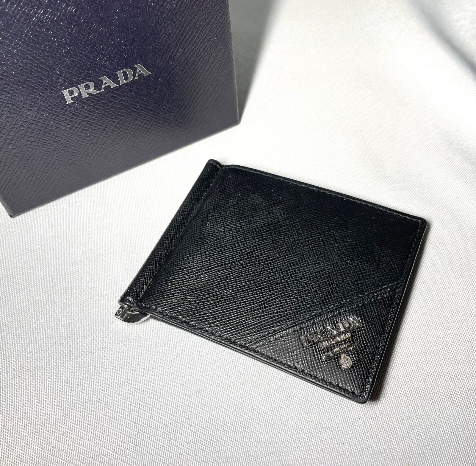 PRADA プラダ マネークリップ サフィアーノ レザー ブラック PRADA プラダ マネークリップ ブラック サフィアーノ 【472】H の購入