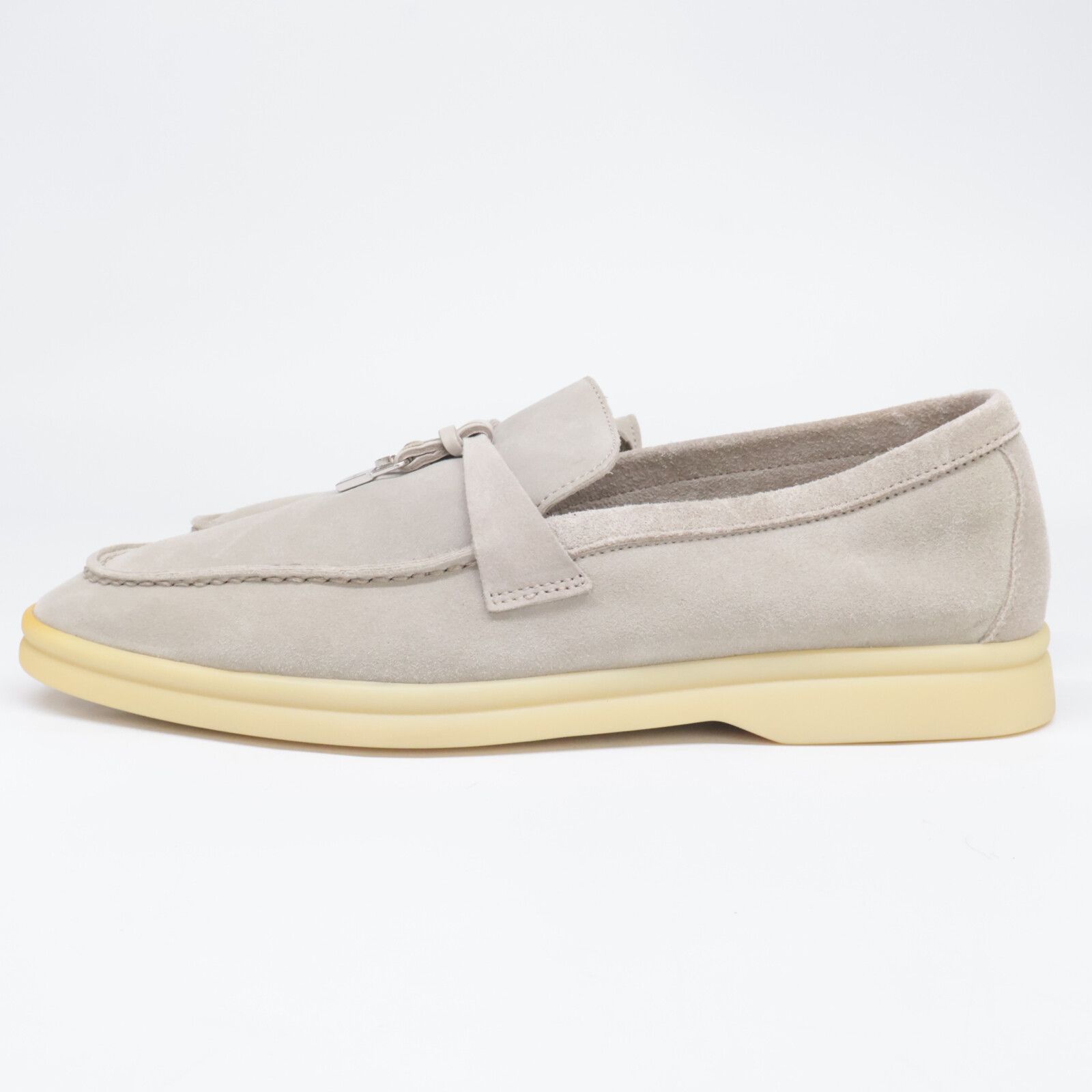 ロロピアーナ チャーム付き グレー スエード ローファー ロロピアーナ チャーム付き グレー スエード ローファー ロロピアーナ