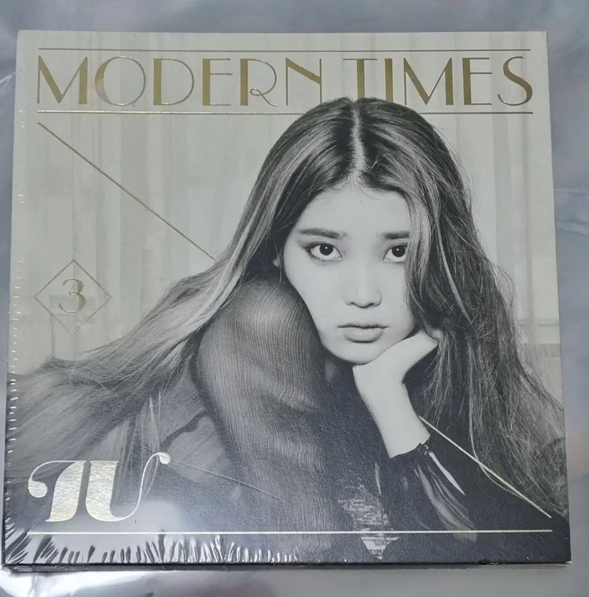IU(アイユ) IU Modern Times 3 家 アルバム - メルカリ