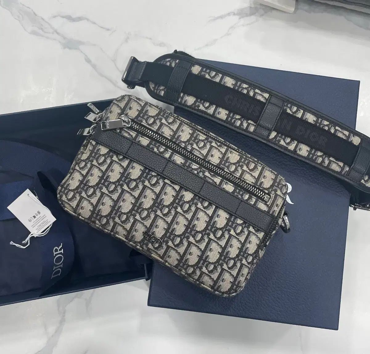 ディオール オブリーク サファリ クロスバック ベージュ - メルカリ