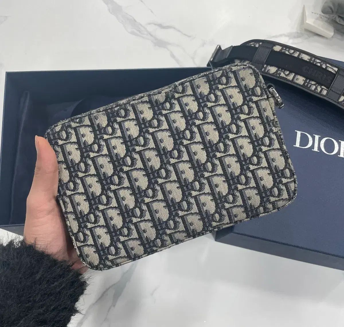 ディオール オブリーク サファリ クロスバック ベージュ - メルカリ