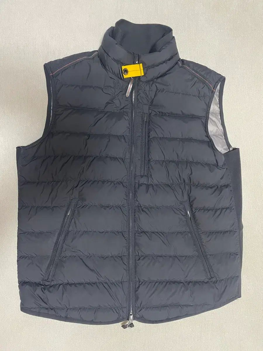 PARAJUMPERS ダウンベスト - メルカリ