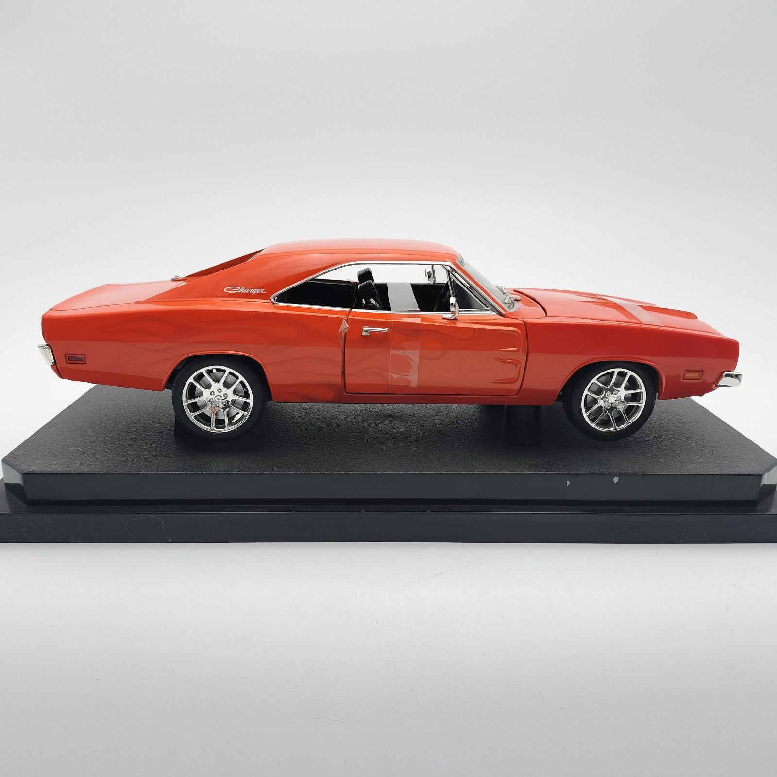 Hot Wheels】1969 Dodge Charger オレンジ 1/18 ダイキャスト メタル