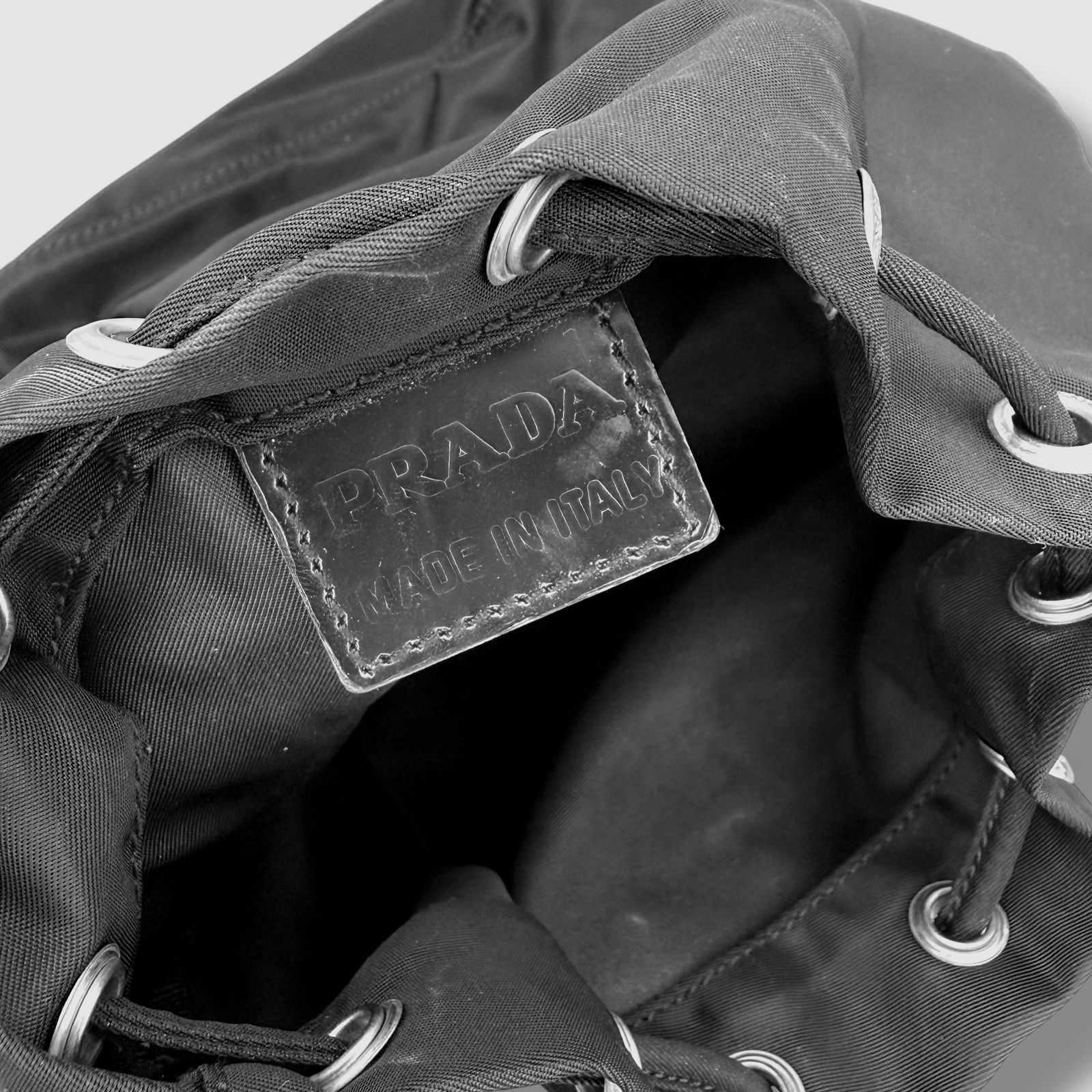 【美品】PRADA ポーチ 巾着 ナイロン テスート　w4 PRADA（プラダ） バッグ 巾着ポーチ テスート ナイロン ベージュ