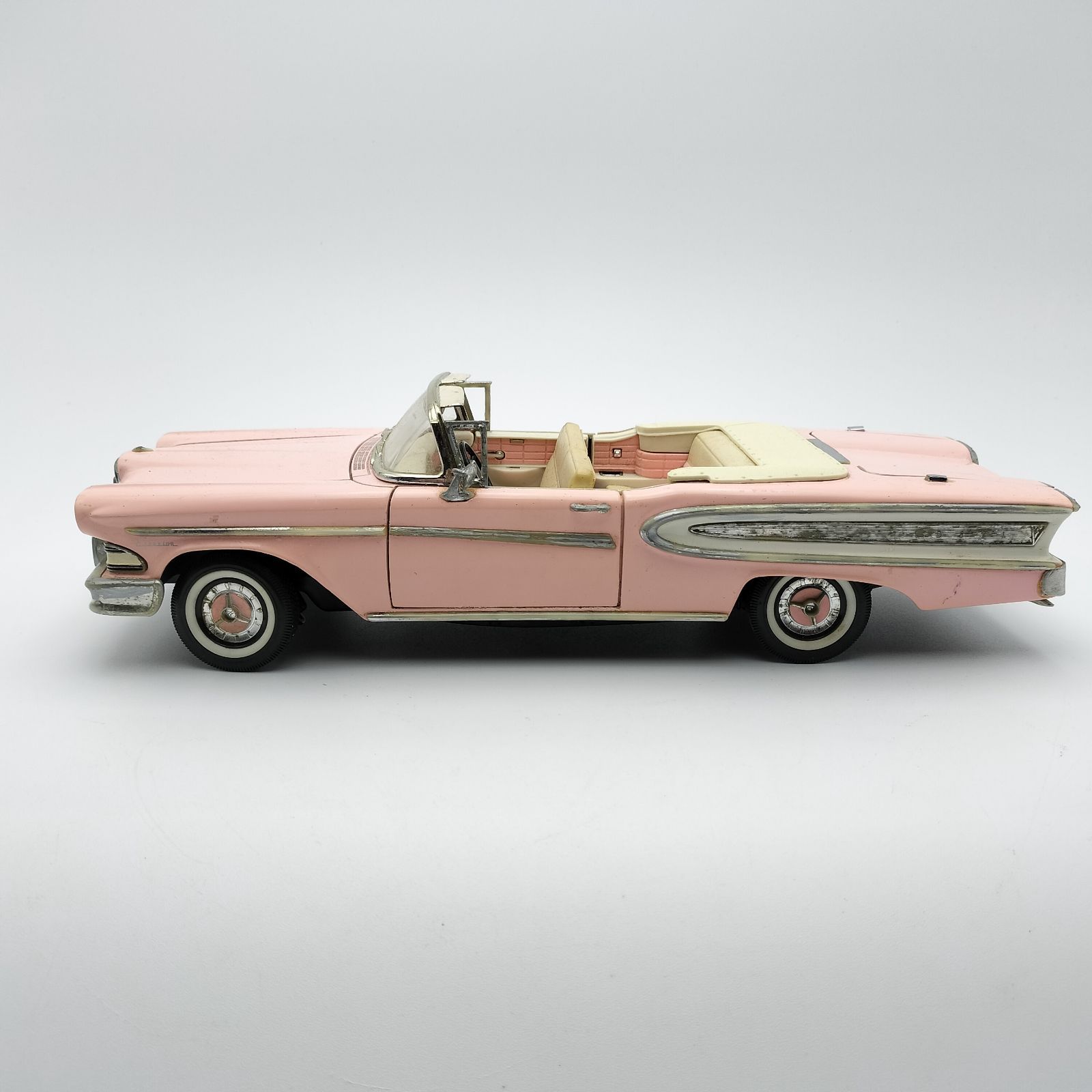 Road Signature】1958 Edsel Citation コンバーチブル ピンク 1/18