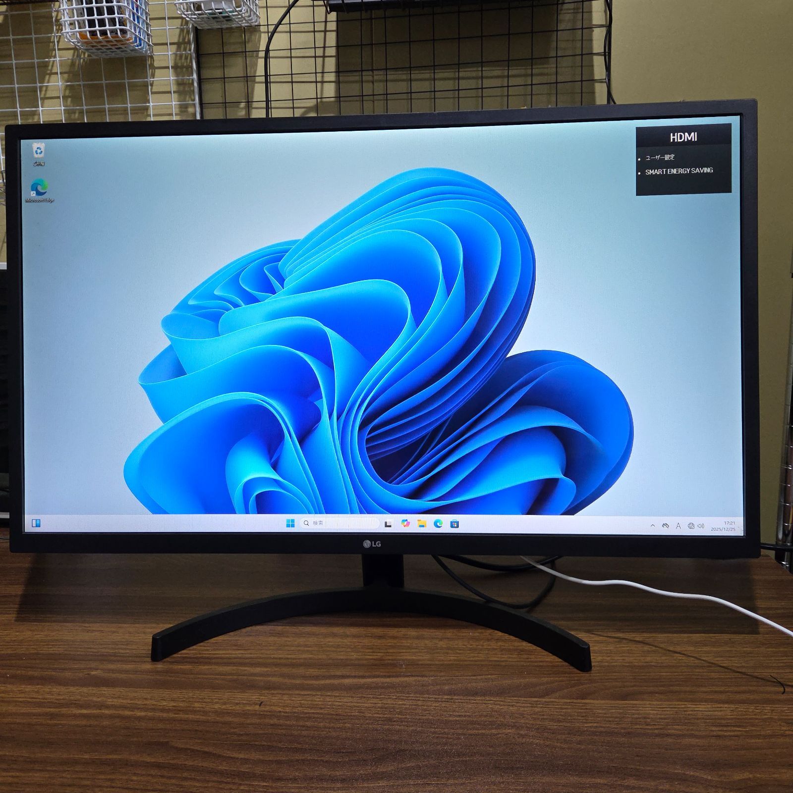 LG ワイドモニター ディスプレイ 32/31.5インチ 美品 保証書つき LG ワイドモニター ディスプレイ 32/31.5インチ 美品 保証書つき