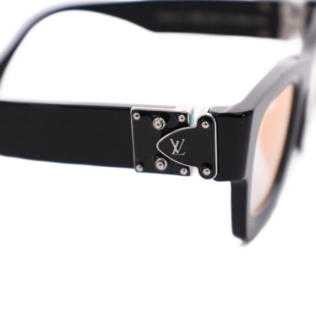 z*k様 Louis Vuitton　チャールストン　サングラス ルイヴィトン LOUIS VUITTON チャールストン サングラス 49□22 145 黒