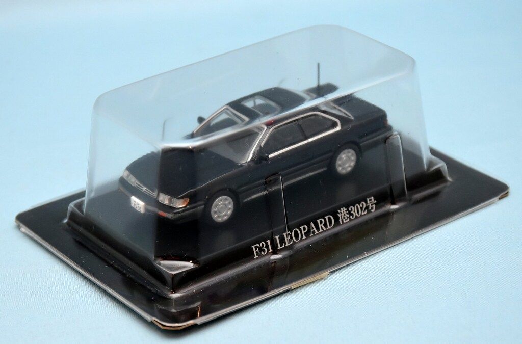 アオシマ 1/64あぶない刑事コレクション F31レパード後期型 港302号