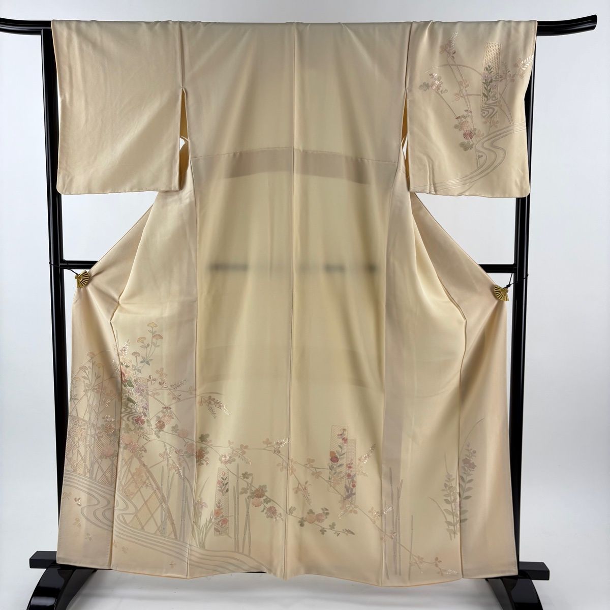 美品】 訪問着 身丈162.5cm 裄丈66.5cm M 袷 短冊 秋草 刺繍 ベージュ