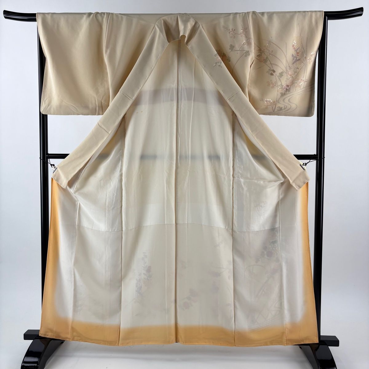 美品】 訪問着 身丈162.5cm 裄丈66.5cm M 袷 短冊 秋草 刺繍 ベージュ