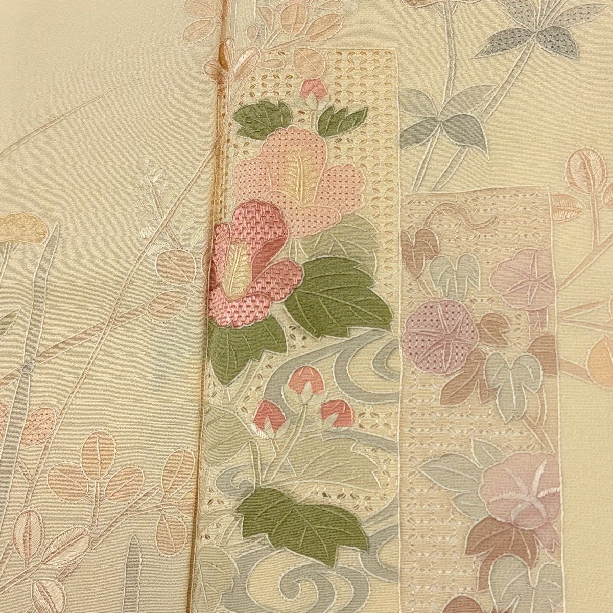 美品】 訪問着 身丈162.5cm 裄丈66.5cm M 袷 短冊 秋草 刺繍 ベージュ